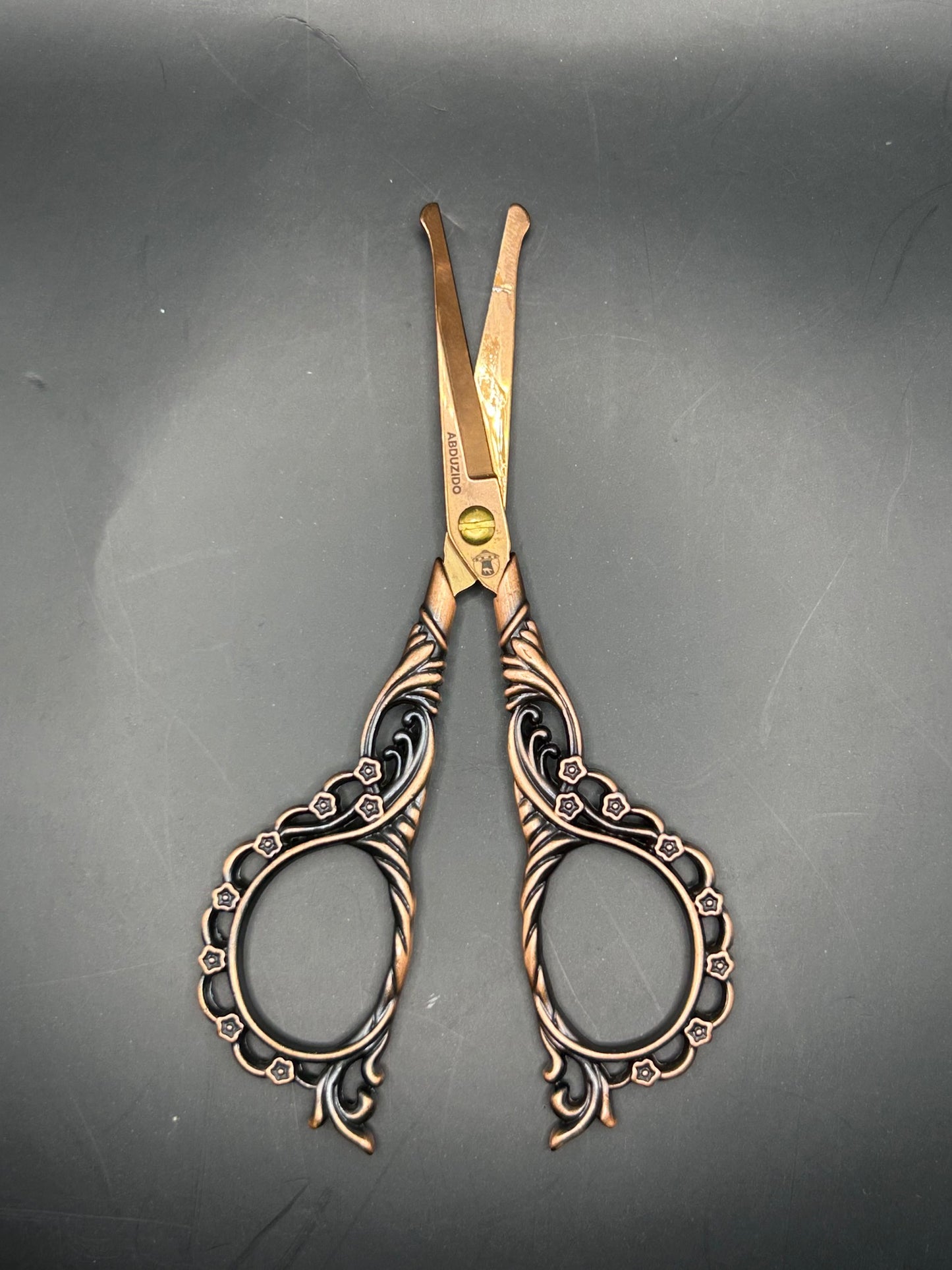 Tesoura Aleister